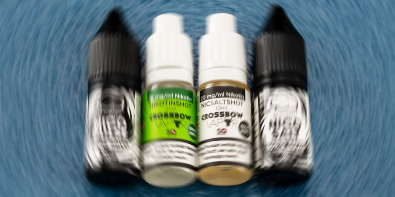 Verschiedene Nikotinshots unscharf dargestellt – Symbolbild für Verwirrung bei der Wahl der richtigen Nikotinstärke