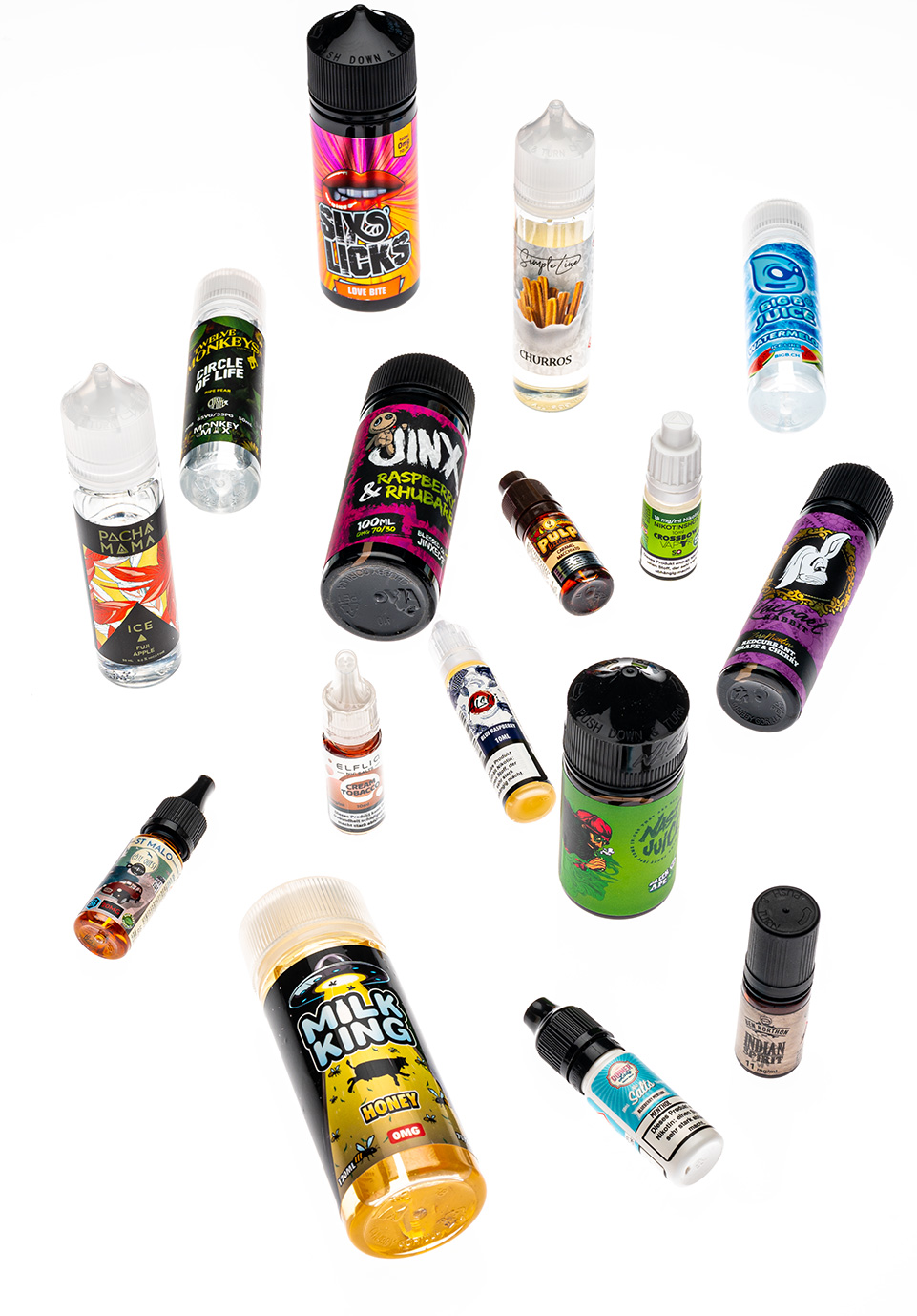 Viele bunte Liquids: Shortfills und Nic Salts mit weissem Hintergrund.