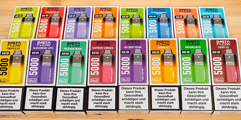 Zwei Packungen CBD-Blüten von Qualicann: Grapefruit Punch und Sweet Star.