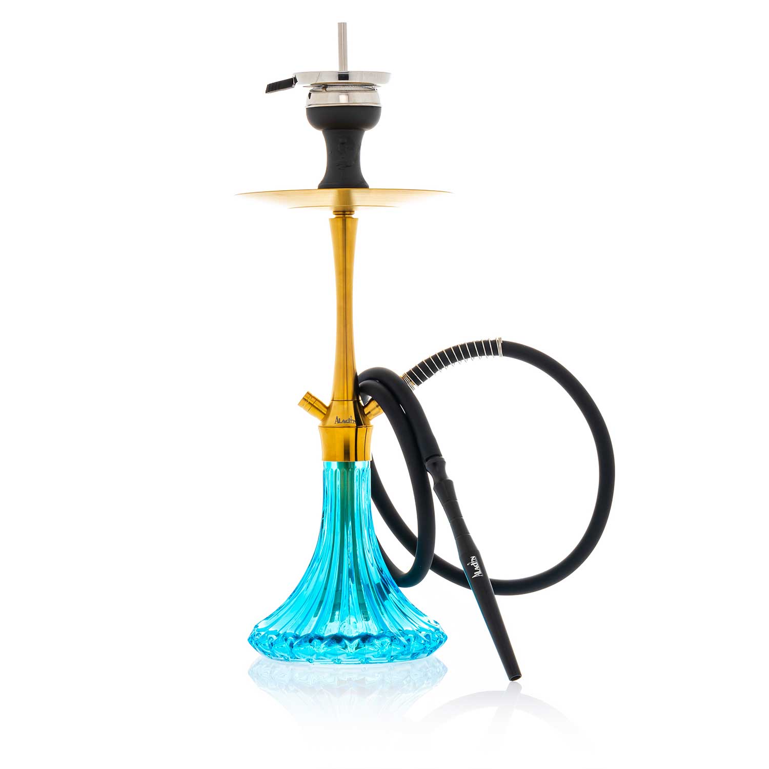 Eine goldfarbene Shisha mit einer blauen Bowl und einem schwarzen Schlauch.