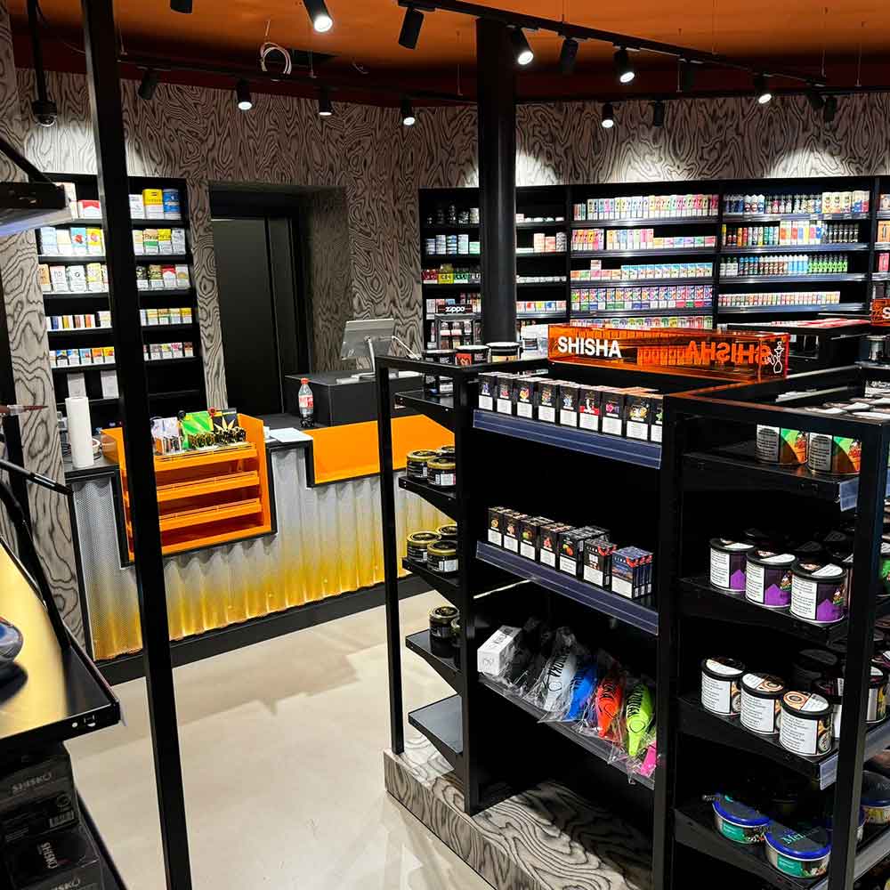Shisha-Tabak-Sortiment in Regalen in der Smokee-Filiale-Thun.